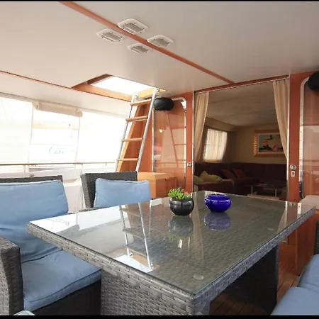 Johnny M Yacht *