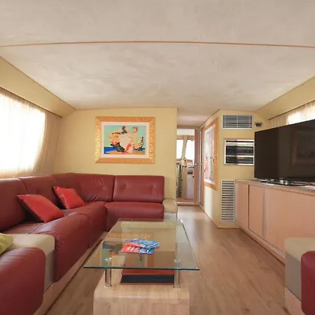 Johnny M Yacht * Ta Xbiex