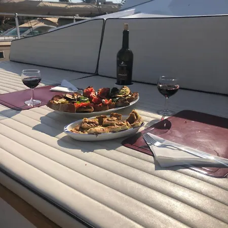 Johnny M Yacht
