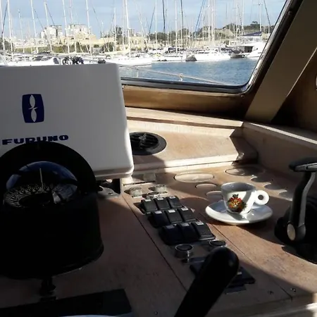 Johnny M Yacht * Ta Xbiex