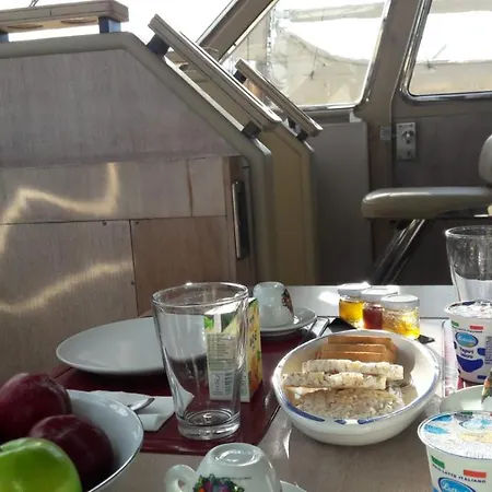Johnny M Yacht