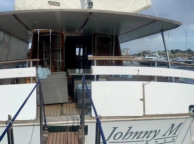 Johnny M Yacht 보트호텔 *