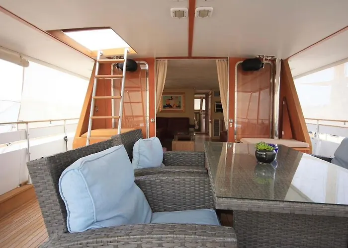 Johnny M Yacht 보트호텔