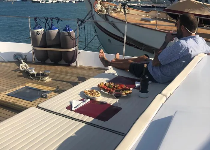 Johnny M Yacht 보트호텔