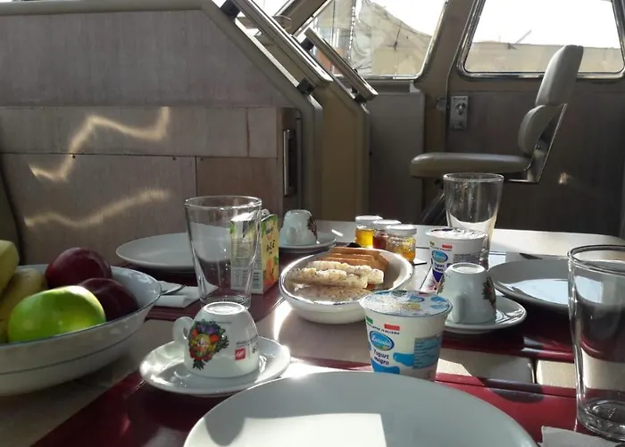 Johnny M Yacht 보트호텔 *