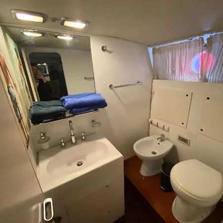 Johnny M Yacht *