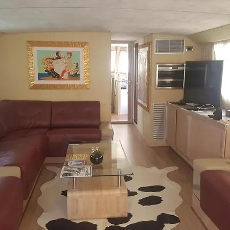 Úszó hotel Johnny M Yacht Ta Xbiex