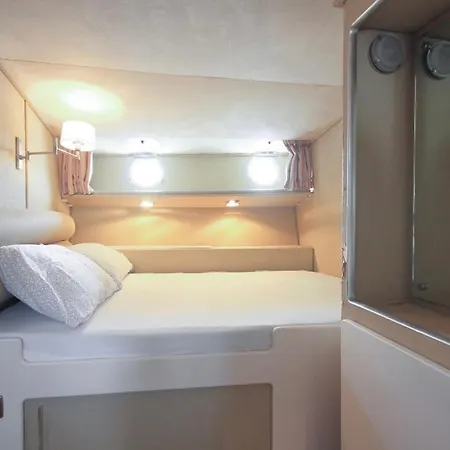 Johnny M Yacht * Ta Xbiex