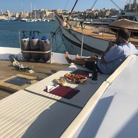 Johnny M Yacht 船屋