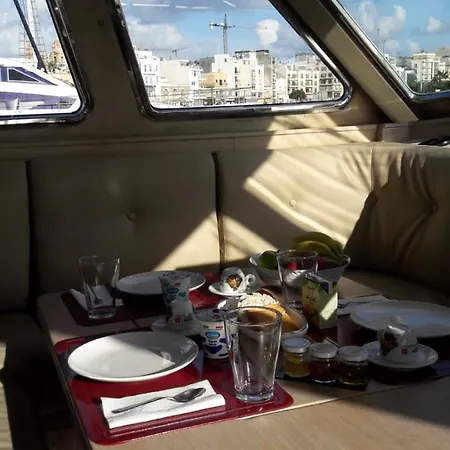 Johnny M Yacht Bateau-hôtel