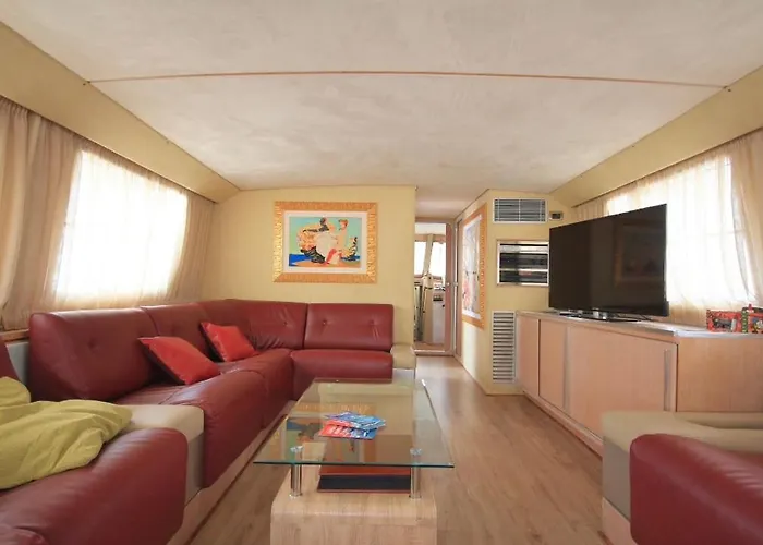 Johnny M Yacht * Ta Xbiex