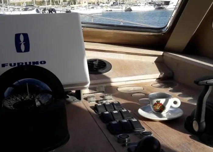 Johnny M Yacht * Ta Xbiex